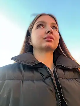 Snapshot of KrisMagnoly chatting on 09.28.25 KrisMagnoly online show from 09.28.25