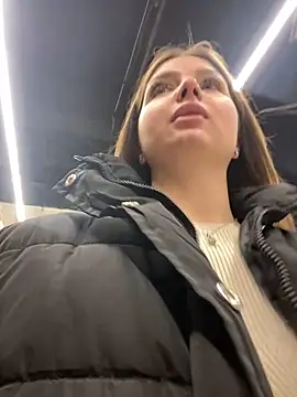 Snapshot of KrisMagnoly chatting on 09.30.25 KrisMagnoly online show from 09.30.25