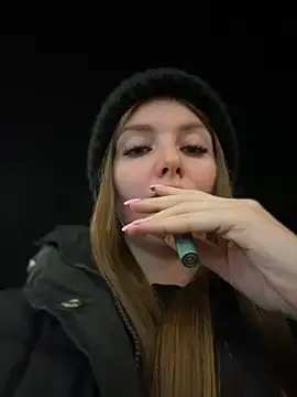 Snapshot of KrisMagnoly chatting on 10.19.25 KrisMagnoly online show from 10.19.25