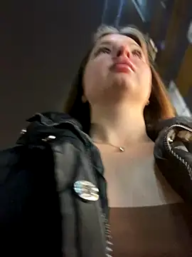 Snapshot of KrisMagnoly chatting on 10.24.25 KrisMagnoly online show from 10.24.25