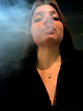 Snapshot of KrisMagnoly chatting on 10.26.25 KrisMagnoly online show from 10.26.25