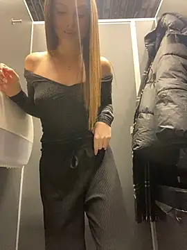 Snapshot of KrisMagnoly chatting on 02.16.26 KrisMagnoly online show from 02.16.26