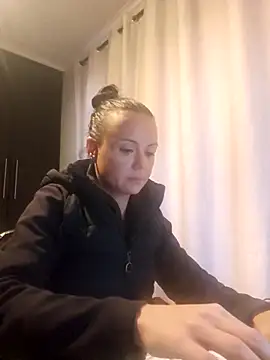Snapshot of MrsBunnyBum chatting on 04.21.26 MrsBunnyBum online show from 04.21.26