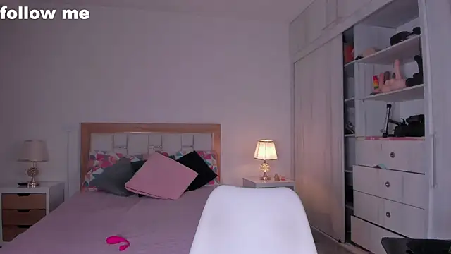 mia hank online show from 12.17.24