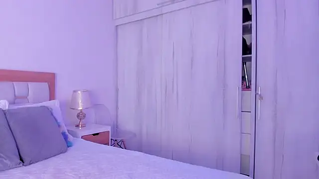 mia hank online show from 10.30.25