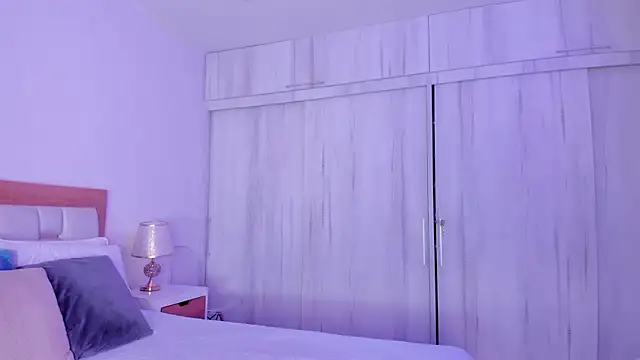 mia hank online show from 10.31.25