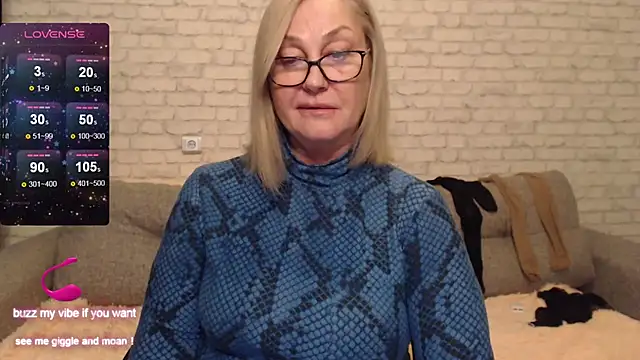 Snapshot of IlariaCetoi chatting on 01.06.25 IlariaCetoi online show from 01.06.25