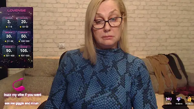 Snapshot of IlariaCetoi chatting on 03.12.25 IlariaCetoi online show from 03.12.25