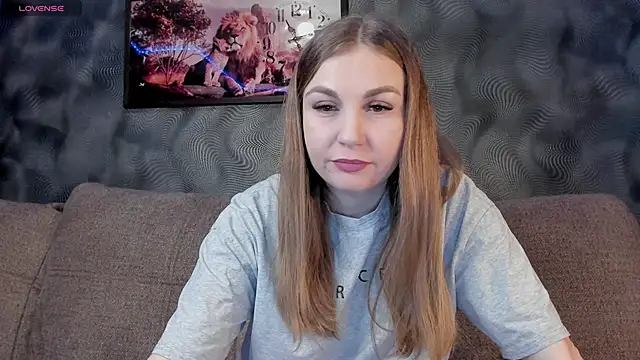 Snapshot of CassieMils chatting on 02.12.25 CassieMils online show from 02.12.25