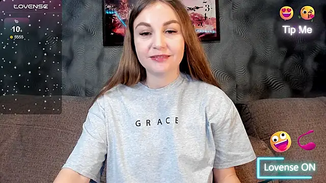 Snapshot of CassieMils chatting on 09.12.25 CassieMils online show from 09.12.25