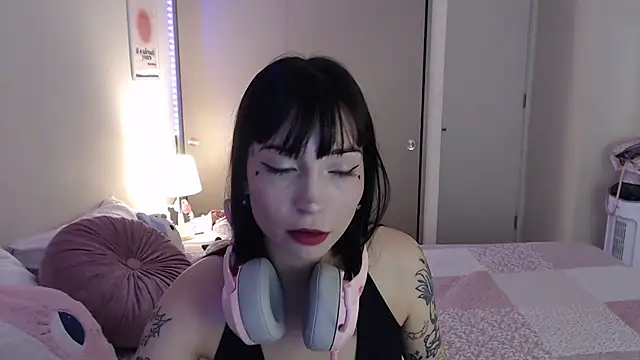 latinpetit online show from 03.15.25