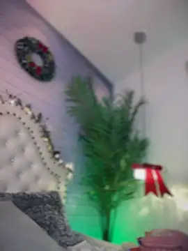 Snapshot of Tayra_Siny chatting on 12.17.24 Tayra Siny online show from 12.17.24