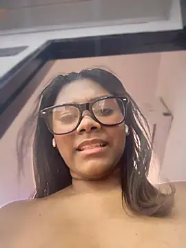 Snapshot of Tayra_Siny chatting on 02.23.25 Tayra Siny online show from 02.23.25