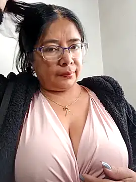   valentina18 online show from 02.17.25