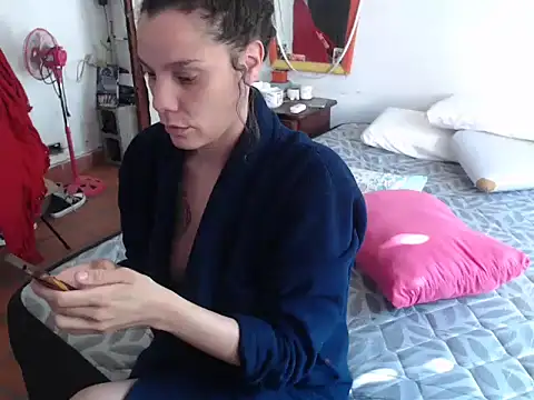 Snapshot of deftoolceles chatting on 10.08.25 deftoolceles online show from 10.08.25