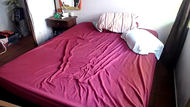 Snapshot of deftoolceles chatting on 10.15.25 deftoolceles online show from 10.15.25