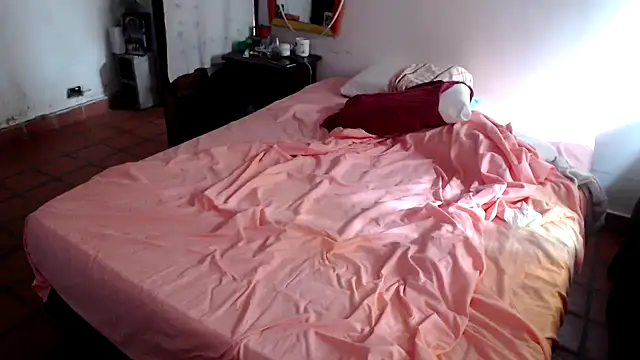 Snapshot of deftoolceles chatting on 10.22.25 deftoolceles online show from 10.22.25