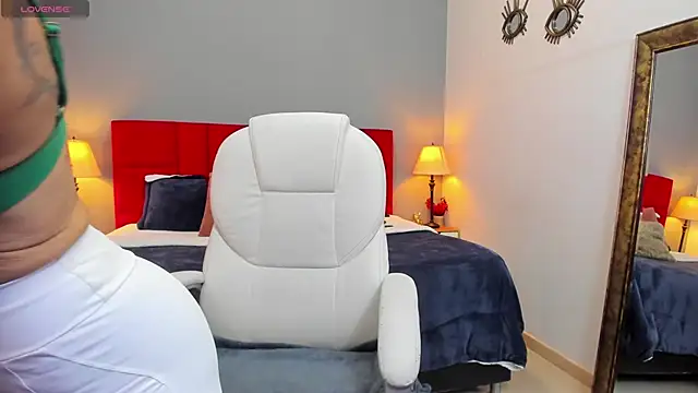  Nicoletteshea  online show from 12.18.25