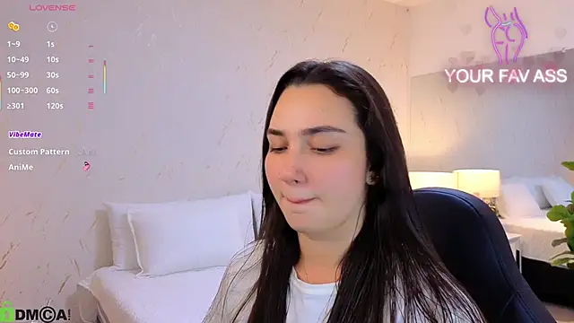 Snapshot of ava_blue chatting on 10.02.25 ava blue online show from 10.02.25