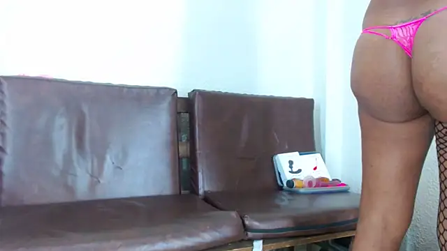 Snapshot of Courtney_Valeria chatting on 03.10.25 Courtney Valeria online show from 03.10.25