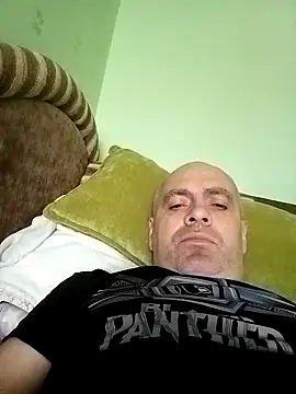 Snapshot of Robertvirt chatting on 09.25.25 Robertvirt online show from 09.25.25