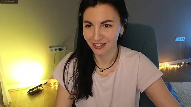 Snapshot of Mary_love16 chatting on 02.13.25 Mary love16 online show from 02.13.25