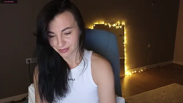 Snapshot of Mary_love16 chatting on 03.15.25 Mary love16 online show from 03.15.25