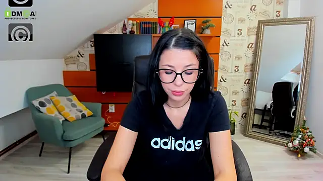 Snapshot of EmillyTaylor chatting on 12.20.24 EmillyTaylor online show from 12.20.24