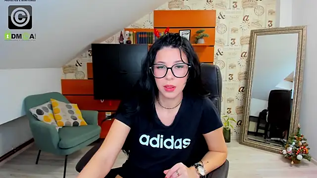 Snapshot of EmillyTaylor chatting on 12.30.24 EmillyTaylor online show from 12.30.24