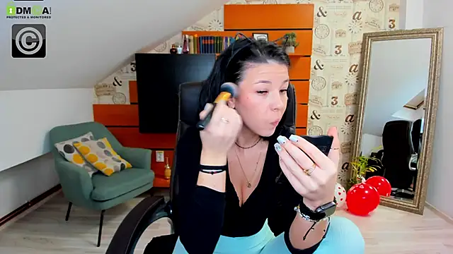 Snapshot of EmillyTaylor chatting on 02.18.25 EmillyTaylor online show from 02.18.25
