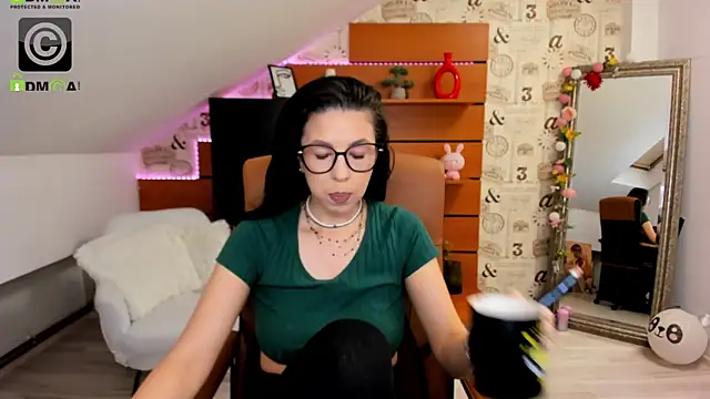 EmillyTaylor online show from 11.06.25