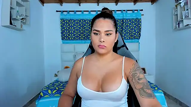 shadia-orozco online show from 02.11.25