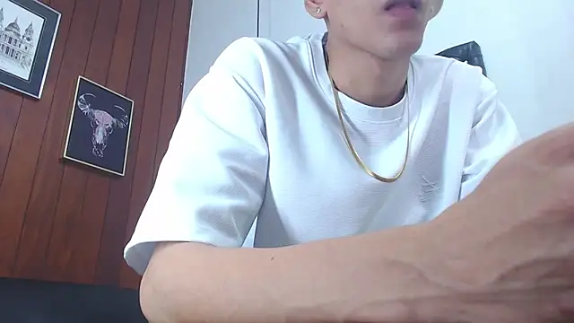 Snapshot of GaboReyes chatting on 02.04.25 GaboReyes online show from 02.04.25