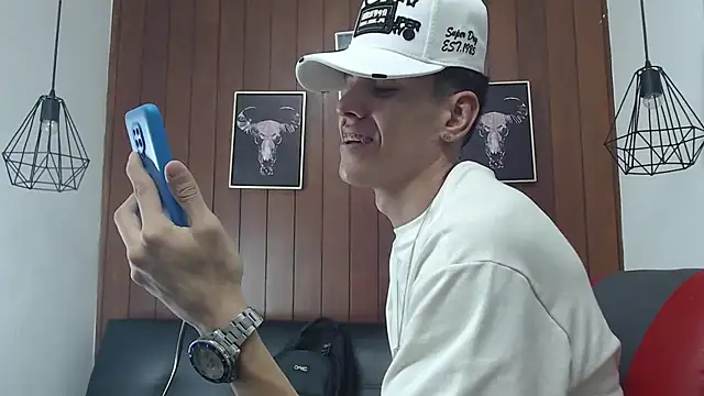 Snapshot of GaboReyes chatting on 03.03.25 GaboReyes online show from 03.03.25
