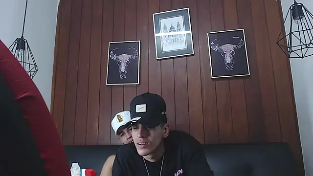 Snapshot of GaboReyes chatting on 03.05.25 GaboReyes online show from 03.05.25