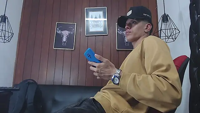 Snapshot of GaboReyes chatting on 03.11.25 GaboReyes online show from 03.11.25