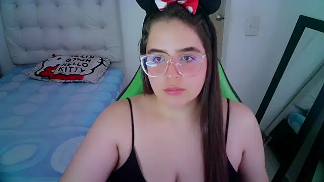 Snapshot of _alicia_z chatting on 12.17.24 alicia z online show from 12.17.24