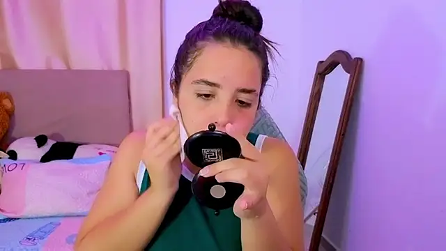 Snapshot of _alicia_z chatting on 02.18.26 alicia z online show from 02.18.26