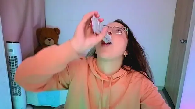 Snapshot of _alicia_z chatting on 04.07.26 alicia z online show from 04.07.26