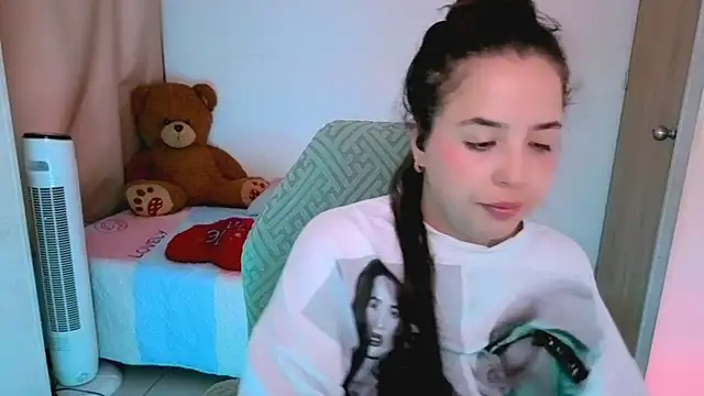 Snapshot of _alicia_z chatting on 04.10.26 alicia z online show from 04.10.26