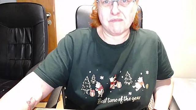 Snapshot of JoannaAndNeighbour chatting on 12.26.24 JoannaAndNeighbour online show from 12.26.24