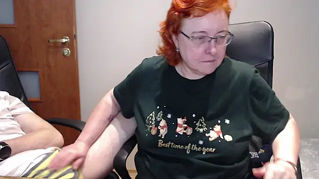 Snapshot of JoannaAndNeighbour chatting on 12.29.24 JoannaAndNeighbour online show from 12.29.24