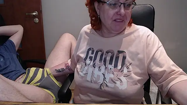 Snapshot of JoannaAndNeighbour chatting on 01.10.25 JoannaAndNeighbour online show from 01.10.25