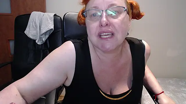 Snapshot of JoannaAndNeighbour chatting on 01.18.25 JoannaAndNeighbour online show from 01.18.25