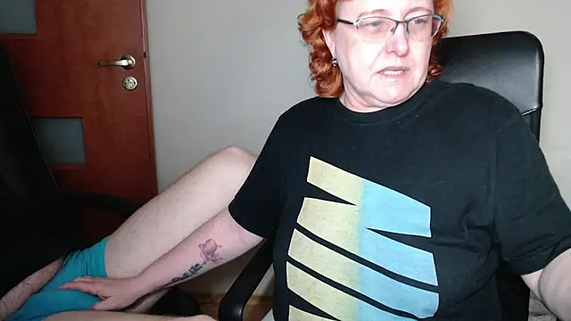 Snapshot of JoannaAndNeighbour chatting on 01.19.25 JoannaAndNeighbour online show from 01.19.25