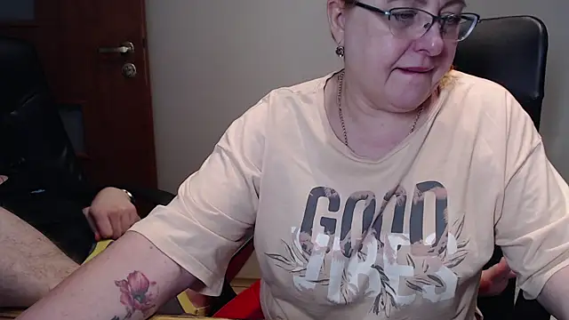 Snapshot of JoannaAndNeighbour chatting on 01.23.25 JoannaAndNeighbour online show from 01.23.25