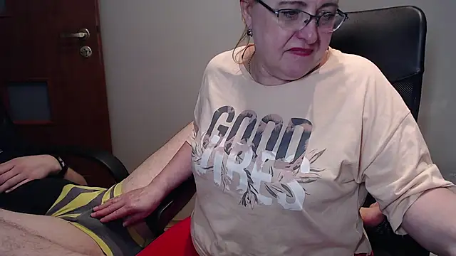 Snapshot of JoannaAndNeighbour chatting on 01.23.25 JoannaAndNeighbour online show from 01.23.25