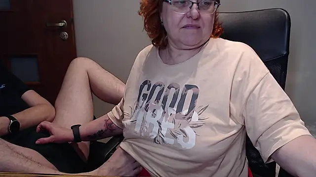 Snapshot of JoannaAndNeighbour chatting on 01.24.25 JoannaAndNeighbour online show from 01.24.25