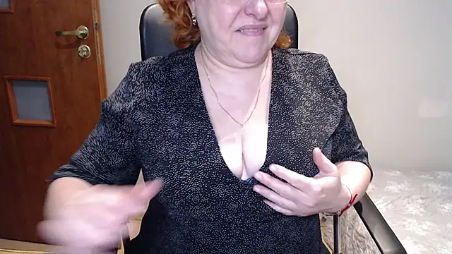 Snapshot of JoannaAndNeighbour chatting on 01.29.25 JoannaAndNeighbour online show from 01.29.25