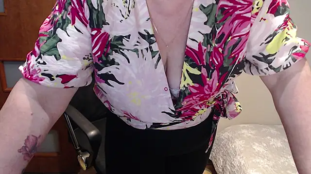 Snapshot of JoannaAndNeighbour chatting on 02.03.25 JoannaAndNeighbour online show from 02.03.25